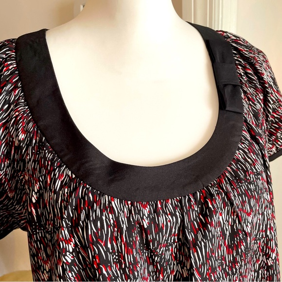 BCBGMAXAZRIA Black Red White Short Sleeve Relaxed Fit Dress! Great condition. Lg - Picture 3 of 13